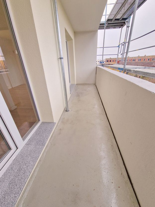 Kernsanierte 7Raumwohnung mit hochwertigem Laminat + zwei Bäder + gr